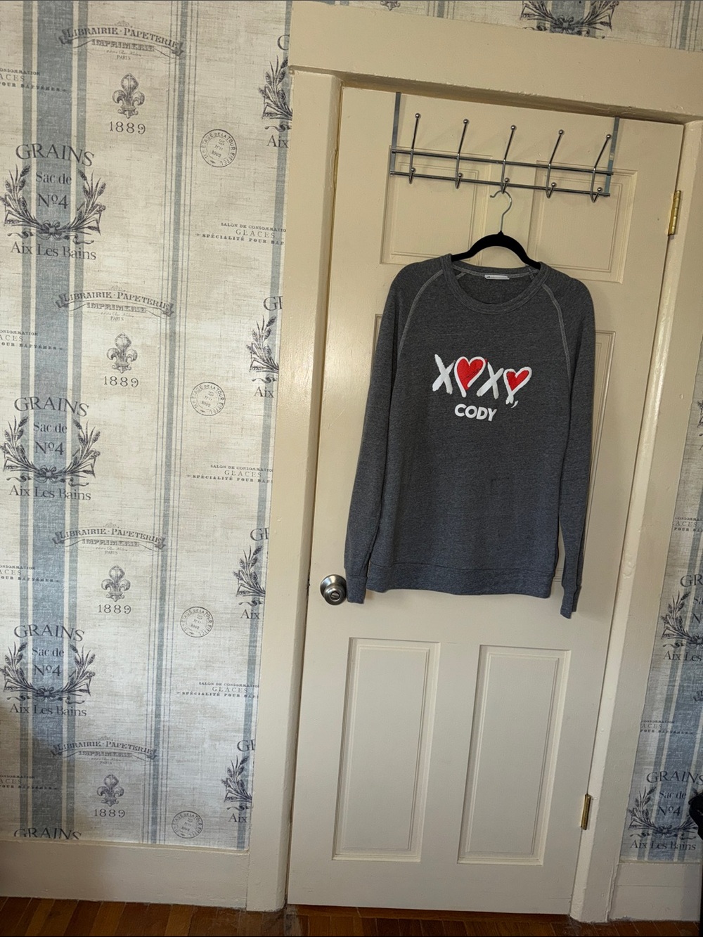 Peloton Womnes or Mens Dark Gray Crewneck Sweatshirt with Red Heart Graphics